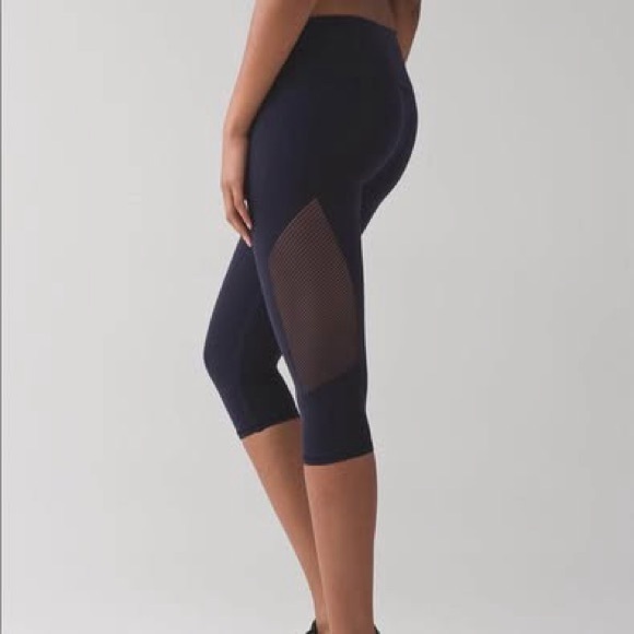 Lululemon crops - Picture 2 of 3